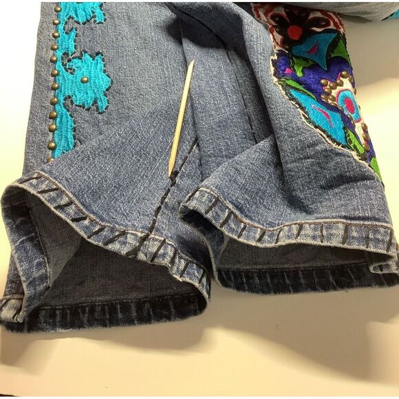 Vintage Basil & Maude Embroidered And Rivited Blue Jeans Size 2 lowrise stretch - Picture 8 of 11